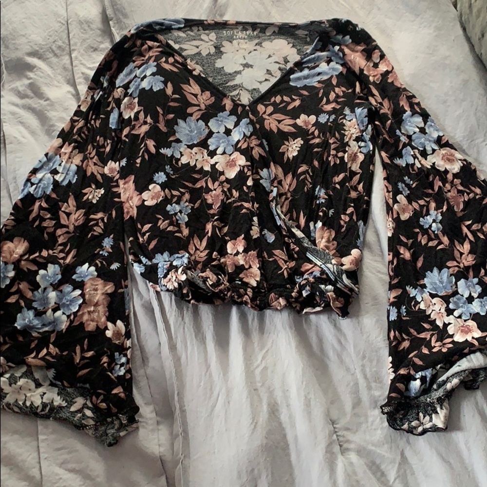 Floral blouse with flowy sleeves